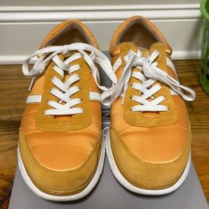 Vionic Nana Satin Sneaker Mustard Size 9.5